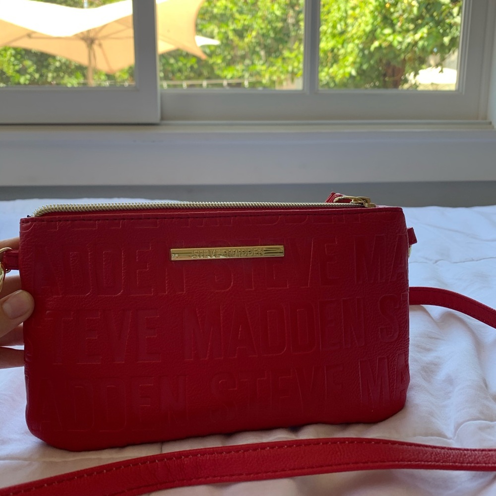Steve Madden portable charger crossbody bag